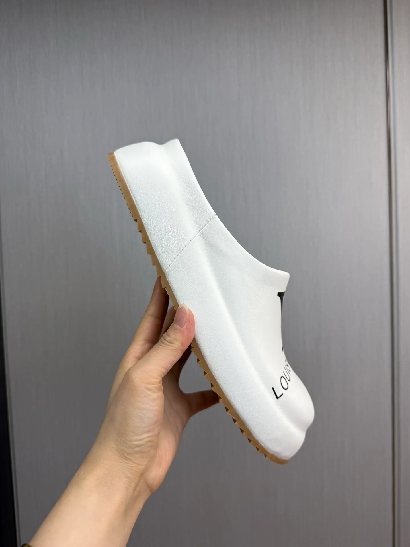 Men's shoes 💰480💰 Lv men's slippers 🩴38-45 size 45 46 🉑️Customized! Full leather slippers: cowhide on the outside, sheepskin on the inside ✅Original outsole⬆️